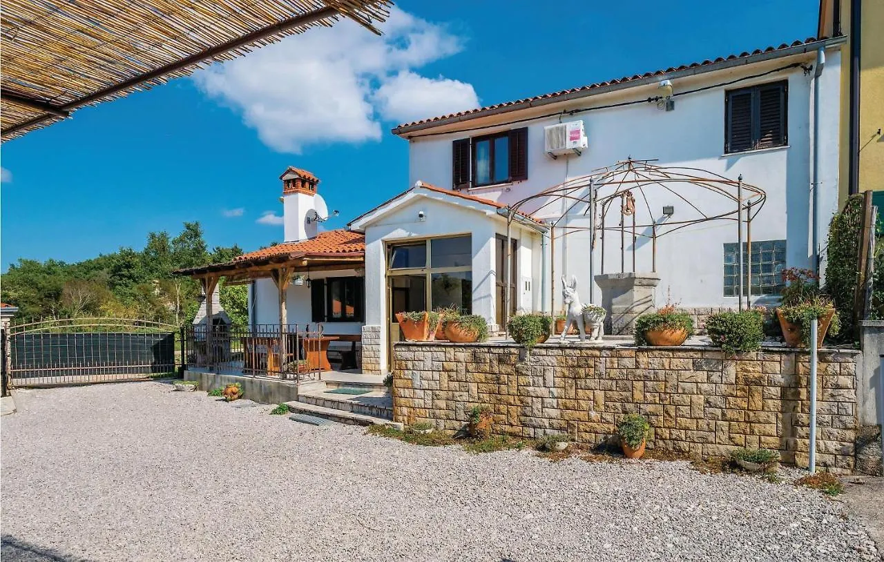 3 Bedroom Stunning Home In Snasici Mali Turini