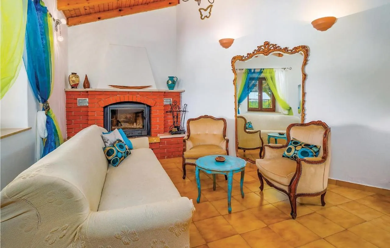 Holiday home 3 Bedroom Stunning Home In Snasici Mali Turini