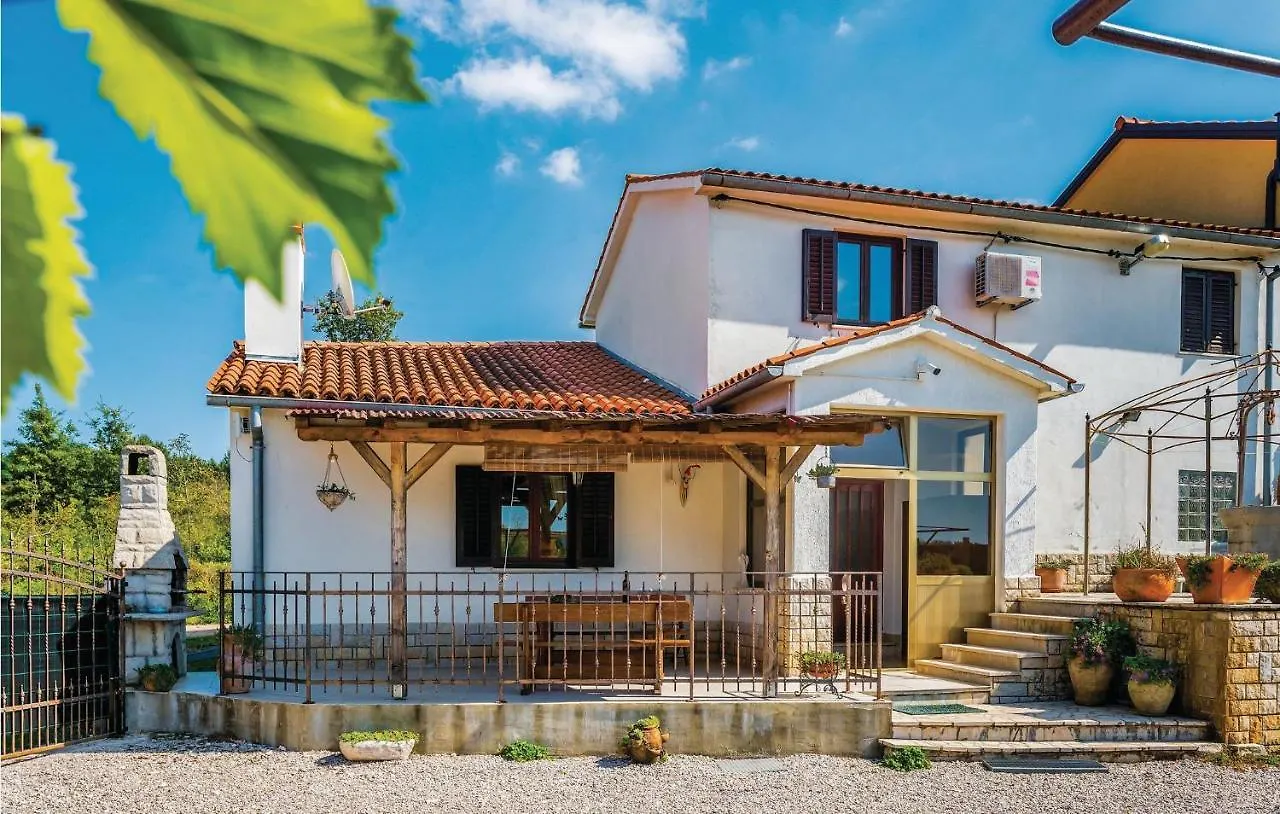 Holiday home 3 Bedroom Stunning Home In Snasici Mali Turini