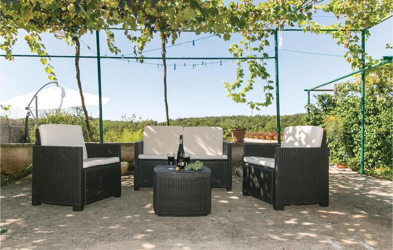 Holiday home 3 Bedroom Stunning Home In Snasici Mali Turini