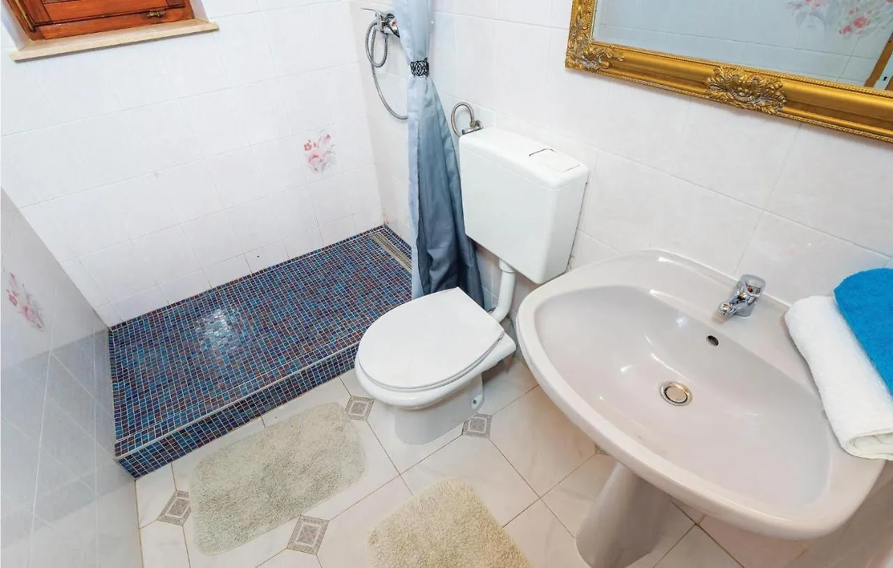 Holiday home 3 Bedroom Stunning Home In Snasici Mali Turini Croatia