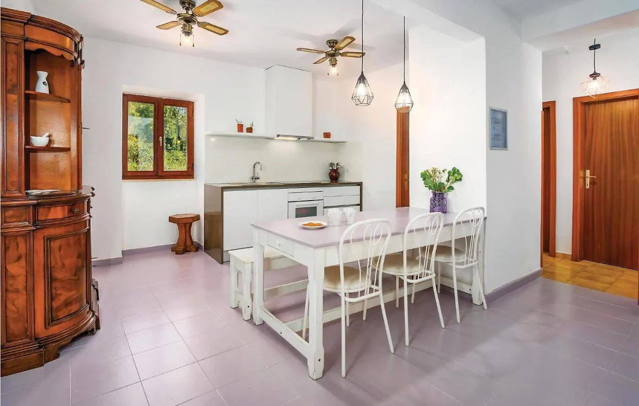 3 Bedroom Stunning Home In Snasici Mali Turini