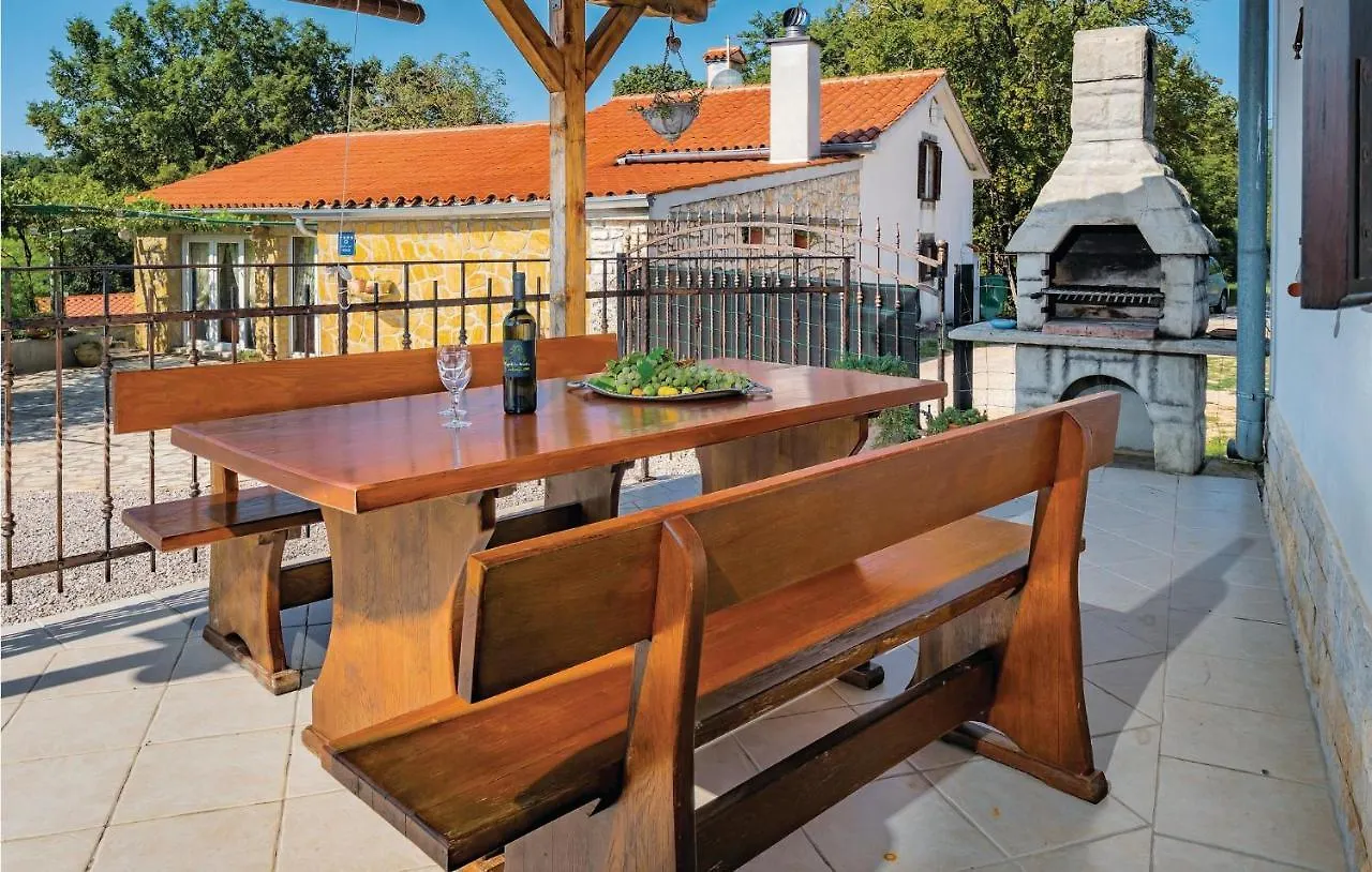 3 Bedroom Stunning Home In Snasici Mali Turini Holiday home