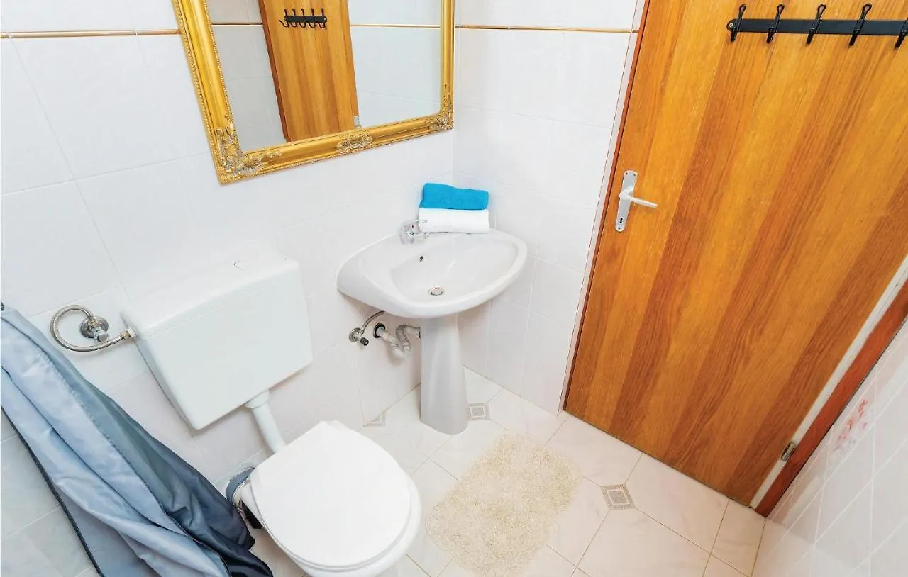 3 Bedroom Stunning Home In Snasici Mali Turini 0*,