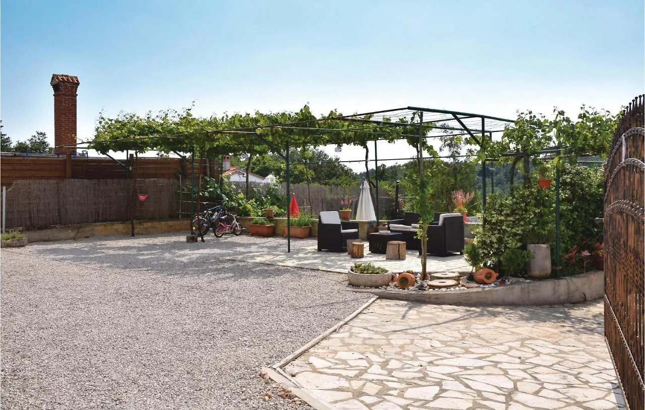 3 Bedroom Stunning Home In Snasici Mali Turini