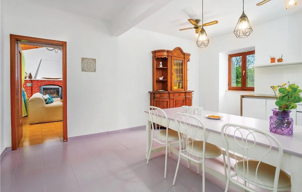 3 Bedroom Stunning Home In Snasici Mali Turini