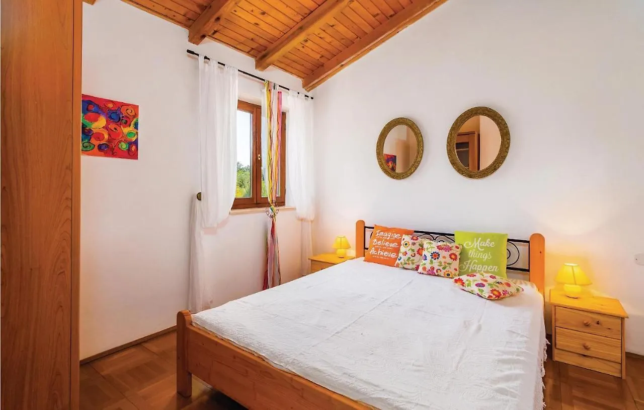 Holiday home 3 Bedroom Stunning Home In Snasici Mali Turini